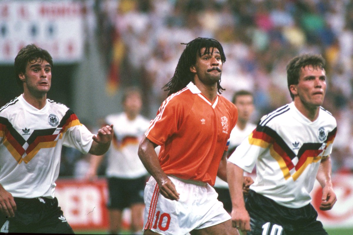 Staantribune tweet picture