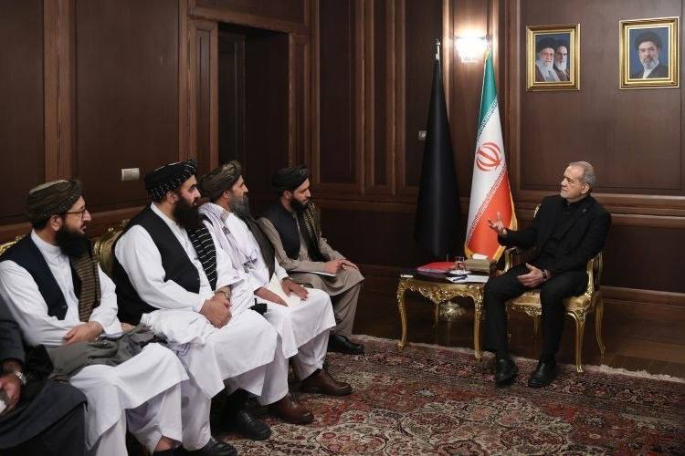 ahmadslmanx's tweet photo. طالبان تقدم واجب العزاء في يوم تشييع السيد علي الخامنئي https://t.co/04upTmlJzH