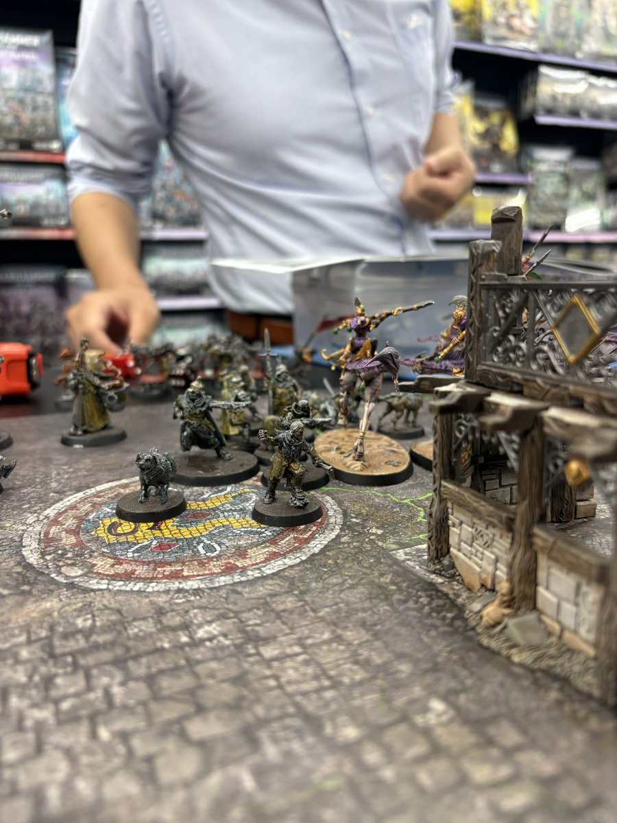 Warhammerjim's tweet photo. 【1人でも大丈夫】

「1人で行くのはちょっと不安…」

実は、ウォーハンマーストアに来る方の多くが最初は1人です❗️

無料体験やイベントをきっかけに仲間ができ、一緒にゲームやペイントを楽しんでいますよ👍

最初の一歩は是非ウォーハンマーストアで...私たちがサポートします！

#WHS神保町 https://t.co/SELp0oH8nE