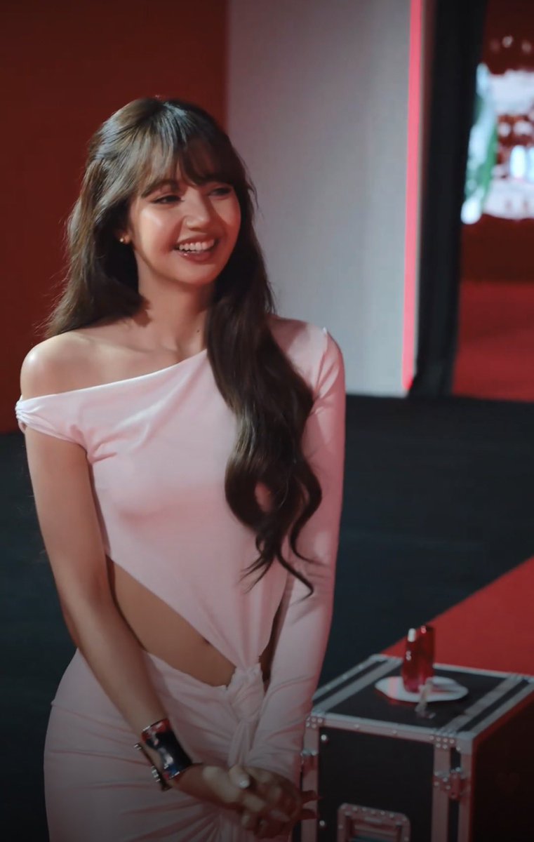 mctch142's tweet photo. คนสวยขาสวยมากเลยวันนี้🫶🏼🥹

LISA ULTIMUNE STUDIO BKK
#LISA #LISAwithULTIMUNE
#ULTIMUNESTUDIOatCENTRALWORLD https://t.co/aj31PPhT1Y