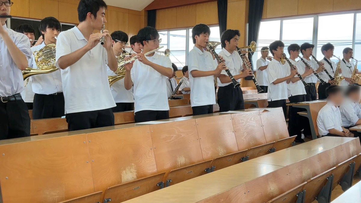 ota_high_wind's tweet photo. 本日、金山同窓会様より、学校の公用車の引き渡しがありました。素敵な車をありがとうございます。生徒一同、大切に使わせていただきます。

吹奏楽委員会は、校歌と「祝典ファンファーレ」（部員作曲）を演奏しました。折角なのでまた機会があれば、使っていただきたいです。 https://t.co/X4BMzpxdTl
