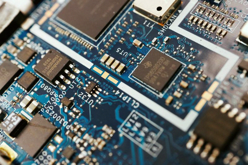 taaanigu's tweet photo. OpenAIの効率化が半導体株を直撃みたいで、SOXが5%も下落してる😱
$NVDA $AVGO $AMD $INTC $SOXX https://t.co/z0Iggc3rrK