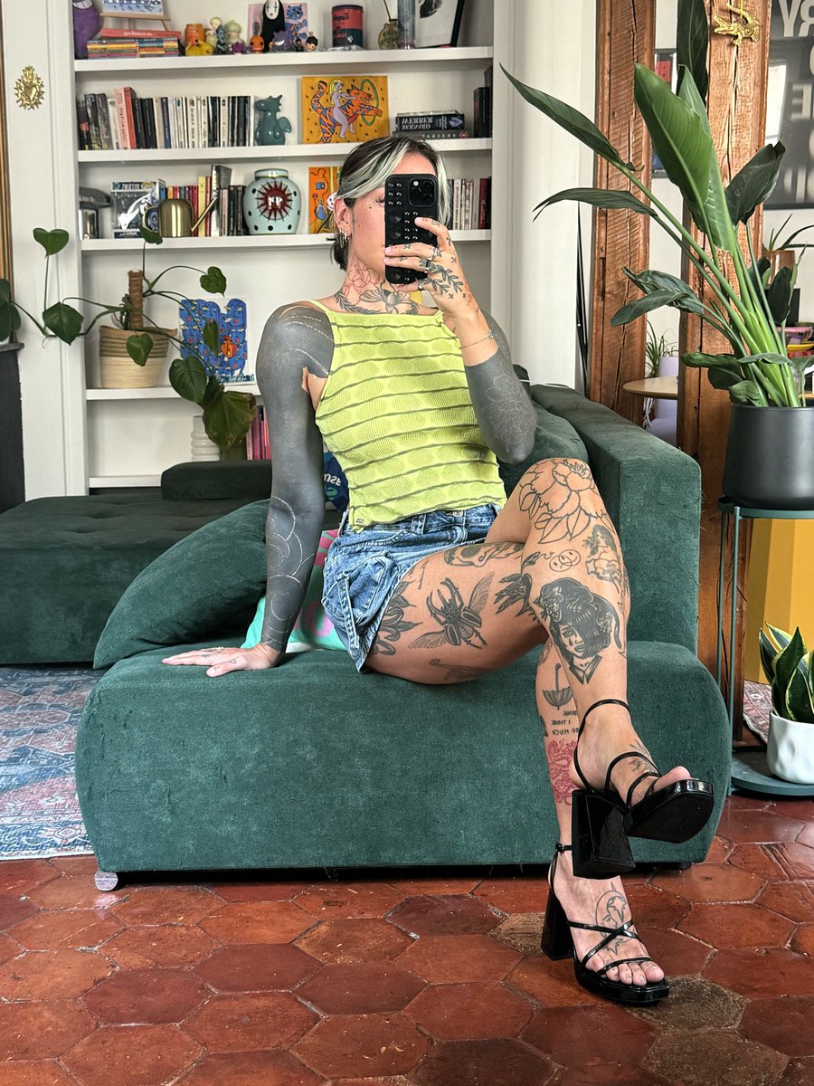 didyoukillbill's tweet photo. Imagine je t’étouffe avec ces grosses cuisses https://t.co/1eyDTuJGko