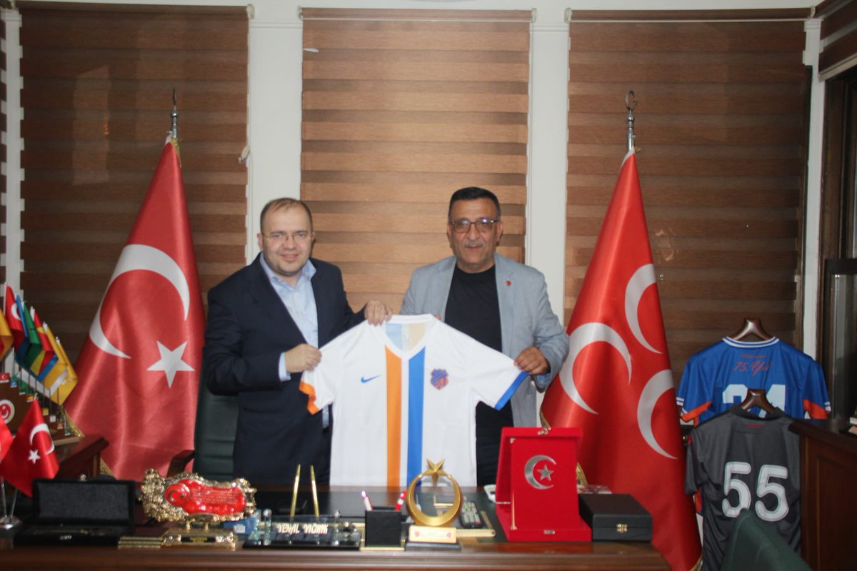MHPEYUPSULTAN's tweet photo. Öz Alibeyköy Spor Kulübü Başkanı Sayın Metin Çırpan ve kıymetli yönetimi, İlçe Başkanımız Sayın Yenal Yığrık’a hayırlı olsun ziyaretinde bulundu.

Gerçekleştirilen samimi ziyarette karşılıklı istişarelerde bulunulurken, nazik ziyaretleri ve iyi dilekleri dolayısıyla Sayın Metin Çırpan ve yönetimine teşekkür ediyor, çalışmalarında başarılar diliyoruz.

#eyüpsultanlabuluşuyoruz
#eyüpsultanlılarlakucaklaşıyoruz