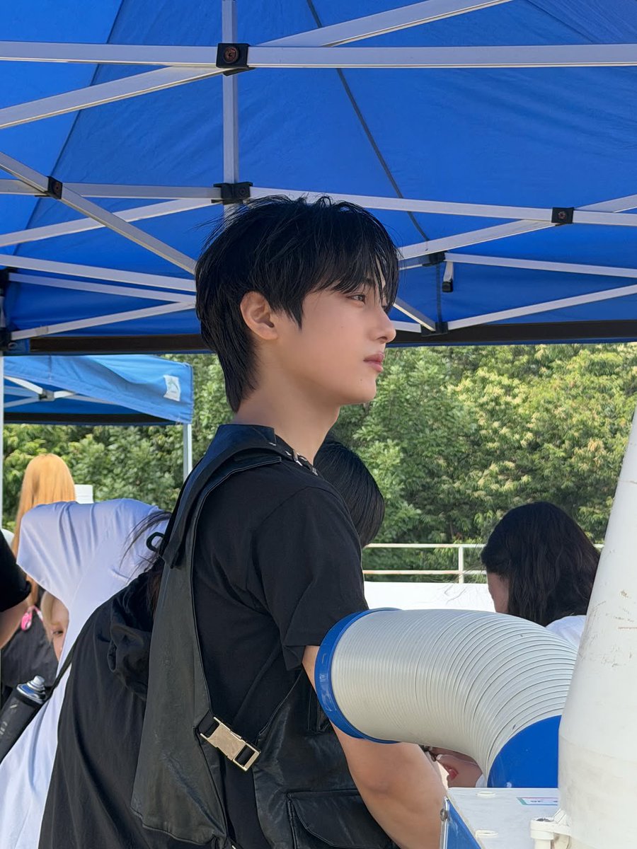 favxyun's tweet photo. 3학년7반 장규현선배님 오늘 체육대회때 잠깐 마주쳣는데 너무 잘생기셧어요 익명이요.......... https://t.co/5OTH3uImwb