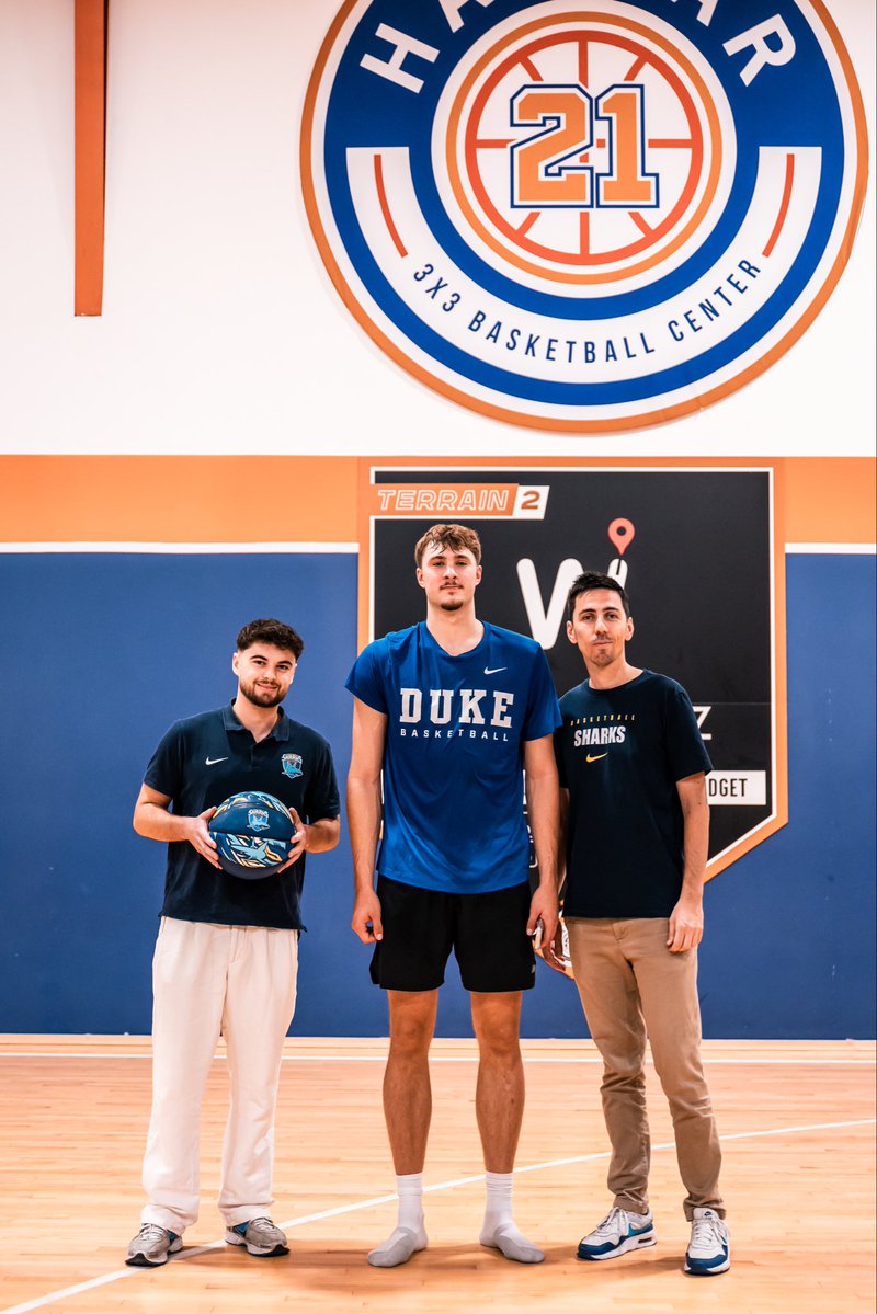 AntibesSharks's tweet photo. 🔥 Cooper Flagg in the building 🦈
💥 Les Sharks ont reçu il y a quelques jours la star NBA Cooper Flagg, Numéro 1 de la Draft en 2025, et Rookie de l’année en 2026 🤯
🙏 Merci à Cooper pour sa disponibilité, et merci à notre partenaire du Hangar 21 pour l’accueil 🙌
#GoSharks https://t.co/aY7OPsFjpC