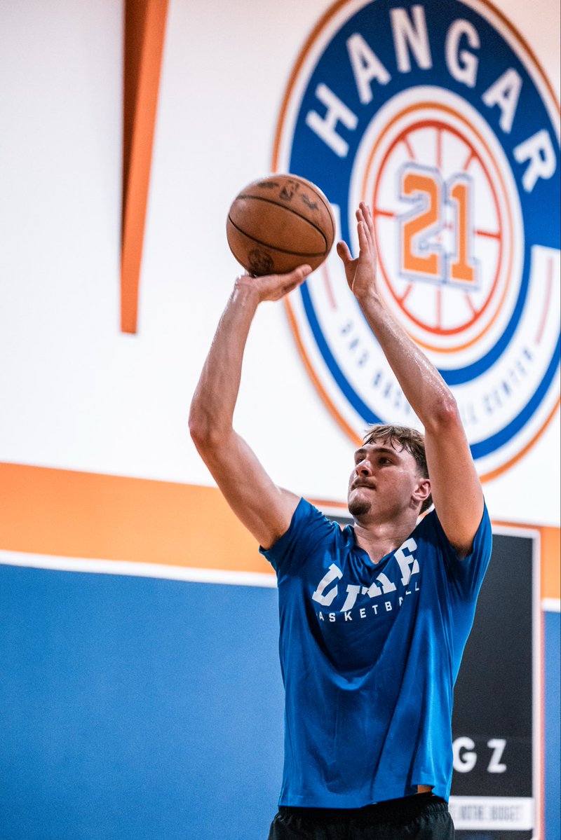 AntibesSharks's tweet photo. 🔥 Cooper Flagg in the building 🦈
💥 Les Sharks ont reçu il y a quelques jours la star NBA Cooper Flagg, Numéro 1 de la Draft en 2025, et Rookie de l’année en 2026 🤯
🙏 Merci à Cooper pour sa disponibilité, et merci à notre partenaire du Hangar 21 pour l’accueil 🙌
#GoSharks https://t.co/aY7OPsFjpC