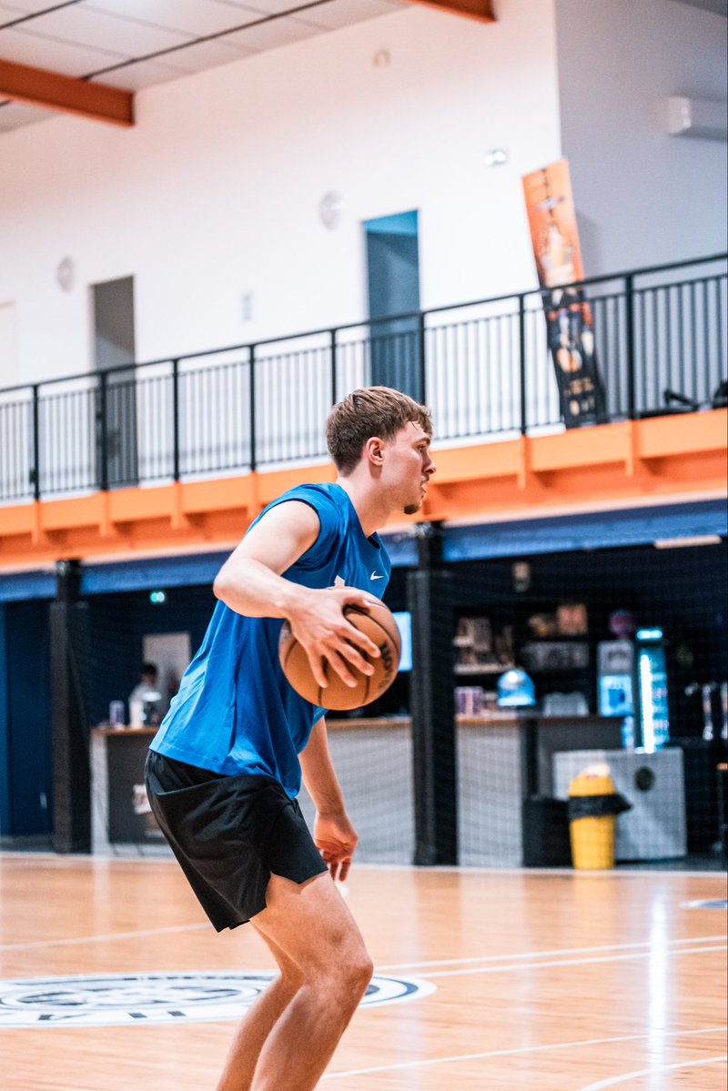 AntibesSharks's tweet photo. 🔥 Cooper Flagg in the building 🦈
💥 Les Sharks ont reçu il y a quelques jours la star NBA Cooper Flagg, Numéro 1 de la Draft en 2025, et Rookie de l’année en 2026 🤯
🙏 Merci à Cooper pour sa disponibilité, et merci à notre partenaire du Hangar 21 pour l’accueil 🙌
#GoSharks https://t.co/aY7OPsFjpC