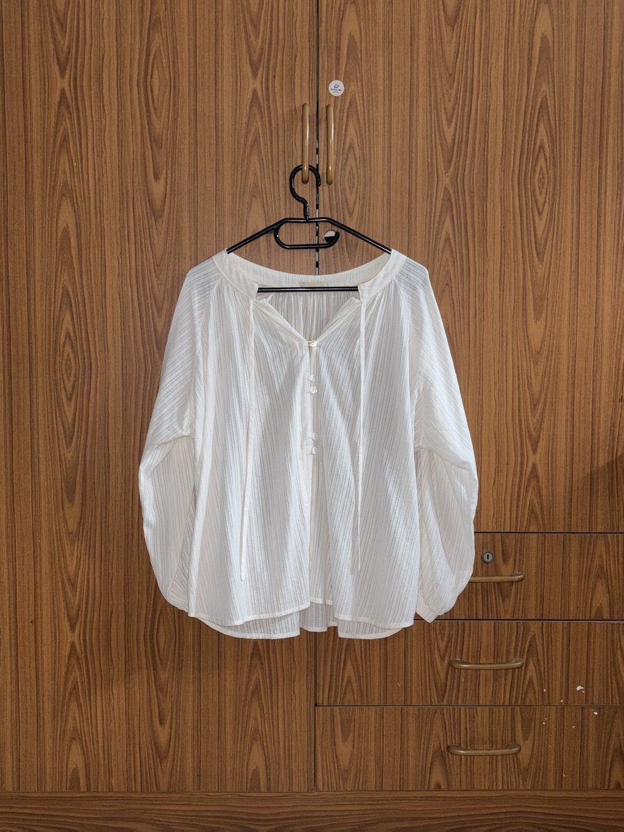 Ligne_ac's tweet photo. Theremin New Eza blouse 
White
350.- รส (from 690.-) ไม่เคยใส่

#theremin #thereminofficial #ส่งต่อเสื้อผ้า #เสื้อผ้ามือสอง #ส่งต่อเสื้อผ้ามือสอง #โล๊ะตู้ https://t.co/kGwqFHgfpX