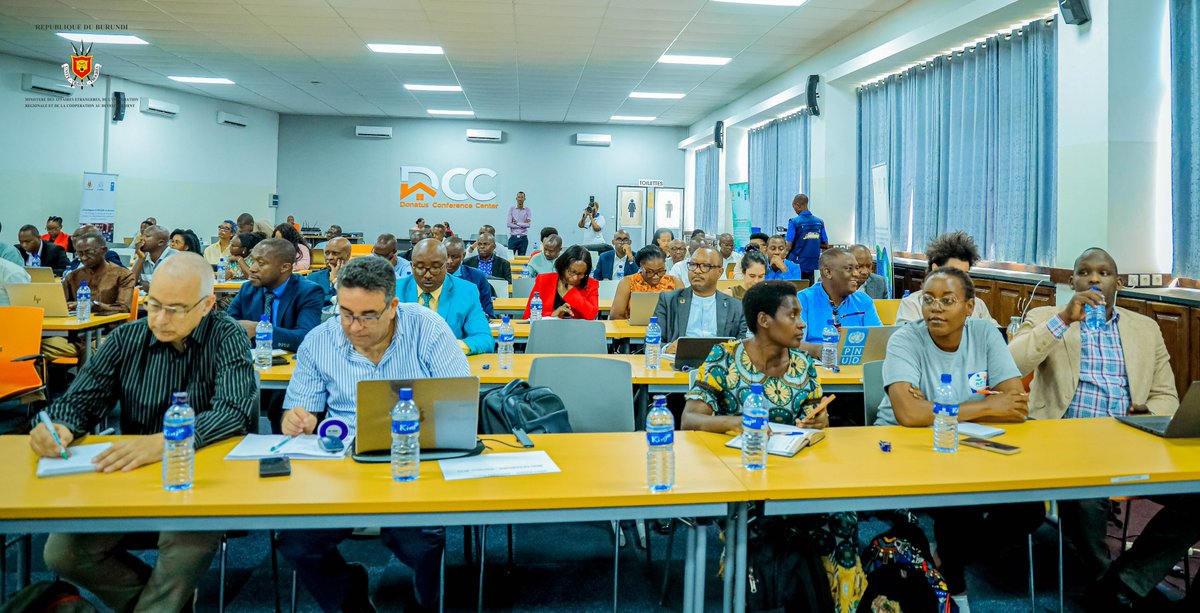 MAEBurundi's tweet photo. L’Ambassadeur Albert Mbonerane, Fondateur de l’Action Ceinture Verte pour l’Environnement (ACVE) indique que le pays fait face à plusieurs questions liées à l’environnement et au changement notamment les inondations et la montée des eaux du Lac Tanganyika et la rivière Rusizi dans la plaine de l’Imbo, la pertes et la destruction des habitations, des infrastructures, glissement de terrains et les sécheresses prolongées. 

Il demande aux partenaires d’appuyer les projets qui liés à l’amélioration de l’environnement, la sensibilisation de la population sur l’importance de plantation des arbres et la reforestation ainsi qu’a l’organisation d’une table ronde sur la mobilisation des fonds pour le curage de la rivière rukuga pour sauver les populations des pays riverains du Lac Tanganyika (Burundi, Tanzanie, République Démocratique du Congo et la Zambie) vulnérables des effets du changement climatique.@BurundiGov @NtareHouse @KwaNtare
@nshingamateka @Burundi_senat @RTNBurundi