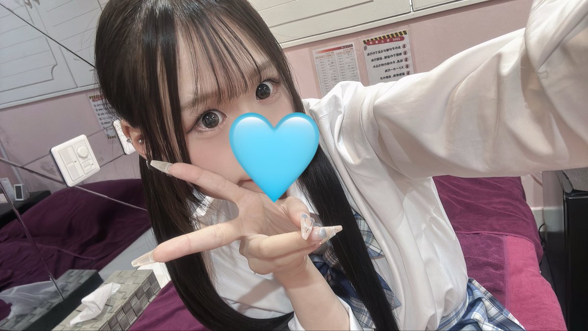 rorisukinano's tweet photo. メイクパネルの為にしてもらってカメラで自分の顔をみて濃くてびっくりだったみるくちゃんですが……次のパネルは髪型なんでしょう https://t.co/oPMXiKBJib