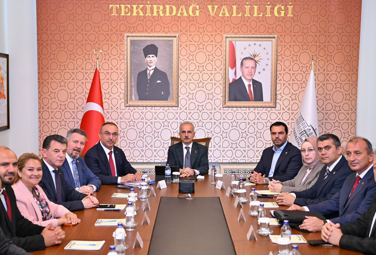 a_uraloglu's tweet photo. 📌 Tekirdağ Valiliğimizi ziyaret ederek Valimiz Sayın @recepsoytrk2 ile İl Koordinasyon Toplantımızı gerçekleştirdik. 

Ulaştırma ve altyapıda güçlü koordinasyonu ve vatandaş odaklı hizmet anlayışımızı aynı kararlılıkla sürdürmek için kurumlarımızla eş güdüm içinde çalışmayı sürdürüyoruz. 🛣️

📍Tekirdağ Valiliği 

#TürkiyeHızlanıyor 🇹🇷