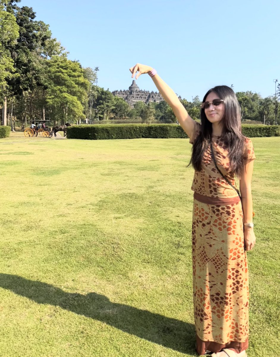 insidefolkative's tweet photo. Potret Niki Zefanya berkunjung ke Candi Borobudur. 

via: ig/nikiontheroad69 https://t.co/QZWHldqtV9