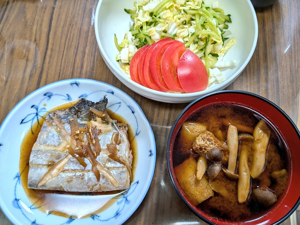 15ace0101's tweet photo. タチウオの煮付け、味噌汁、白菜サラダ

昨日の火傷が使うとヒリヒリしてくるから本日は以上w
#キッチンいちご https://t.co/GJoGrMfdUw