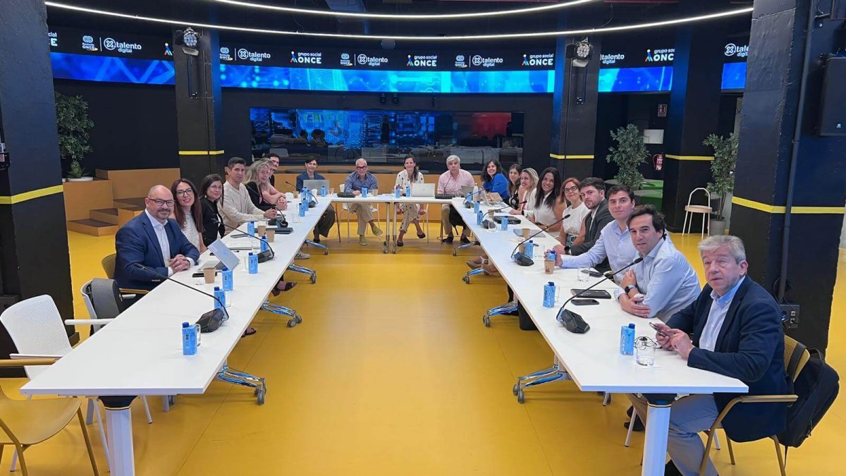 PC_UVa's tweet photo. 👏 Enhorabuena @AlsisIot por ser una de las ocho finalistas del Reto ONCE Innova Emprendedores 2026.

Su solución de navegación interior accesible ayuda a personas con discapacidad visual a orientarse de forma autónoma y segura.

📰 https://t.co/cReM56cr2R https://t.co/VIFAho10v9