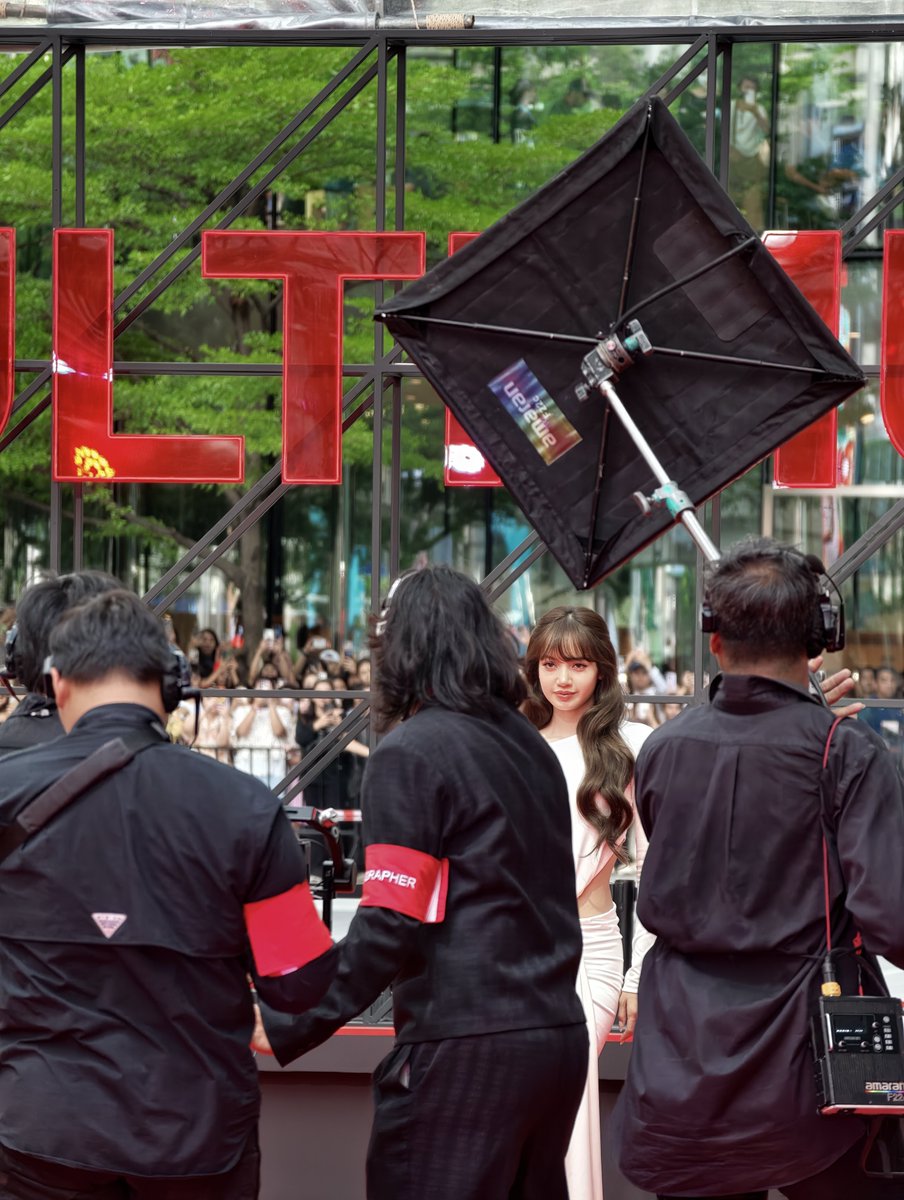 ParelazZ's tweet photo. คนสวยขามากกกก

LISA ULTIMUNE STUDIO BKK
#LISAxSHISEIDO
#LISAwithULTIMUNE
#ULTIMUNESTUDIOatCENTRALWORLD
#ShiseidoThailand https://t.co/HPxjRRh8pf