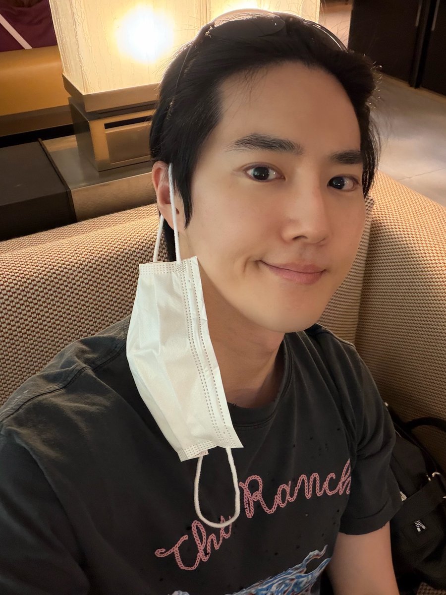 SUHOLOOK tweet picture