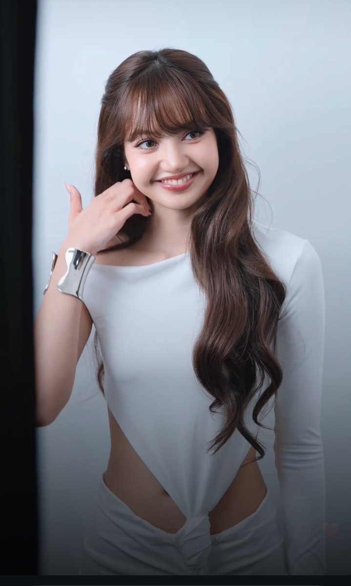 deffnotls's tweet photo. THE MOST BEAUTIFUL WOMAN IN THE WORLD https://t.co/B1SILZXbn8