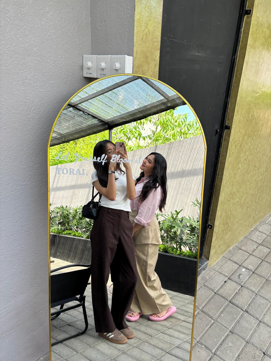41ambrosia's tweet photo. 📸👭 https://t.co/oA2uJlJGMG