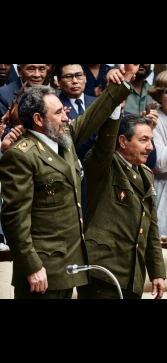 AlexisRl131653's tweet photo. @VivianLegra @AlbertoBlancoS @Camilo199515 @CarlosA27784305 @ElAvile67 @EsttLuisP @ELeyva1987 @ElbaRosaPM @DMECiegodeAvila @Diego141987 #100AñosConFidel https://t.co/YlflpM3itK
