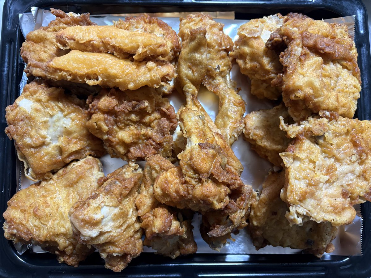KoteChannel's tweet photo. ケンタッキーを食べる🍗
#KFC https://t.co/oO5SShW5FT