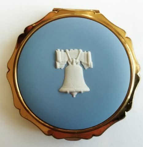 nivagcollects's tweet photo. wedgwood blue jasperware #LibertyBell powder compact https://t.co/qxyTFK5iTY
#GiftForHer
#AmericanHistory https://t.co/awPPoZQrU4