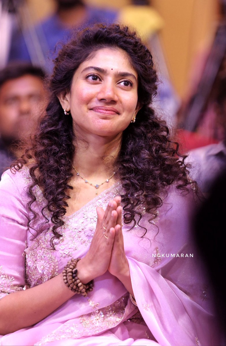 NGKumaran_'s tweet photo. God, please.. 🙏🤍

Manifesting a big National Award win for her.. ✨🏆

She truly deserves it.. 🤍✨️

@Sai_Pallavi92 #SaiPallavi #Amaran https://t.co/7mZdRstyIs
