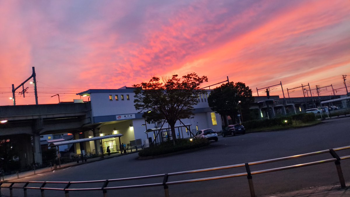Fal_0404's tweet photo. 夕焼けすっごい

スピリチュアル的な意味でリセットを意味するらしく https://t.co/JHw4dFJQCH
