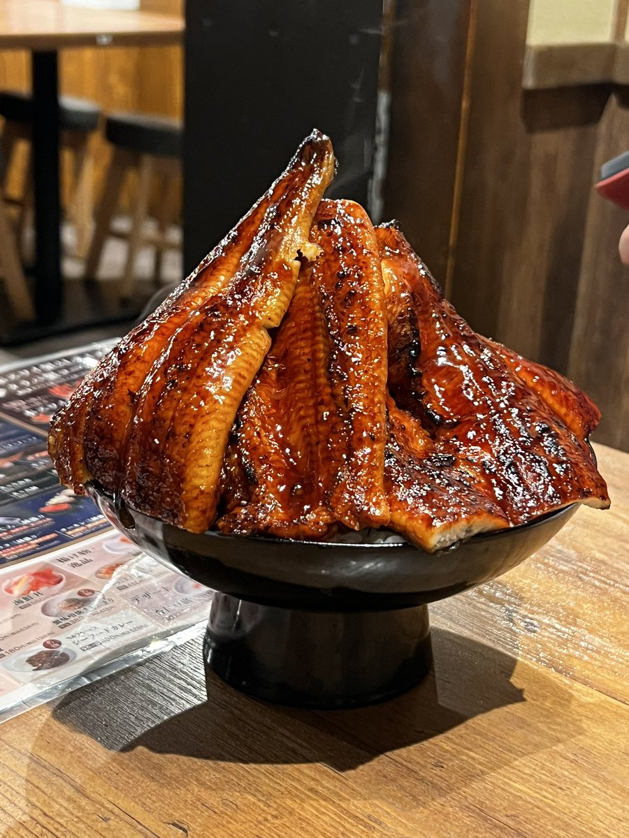 EiyaAmamitu's tweet photo. うなぎパーチーなう(´･ω･｀)#山口晃司 #Breakers810 https://t.co/Wl8qhV0cj3