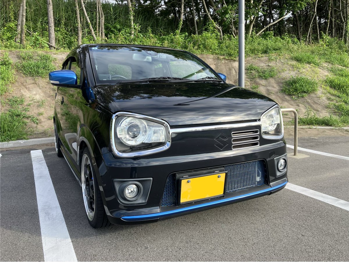 Seia_bf's tweet photo. フロントバンパーのグリルを切り抜いてメッシュ取付けました！雑な仕上がりですがグリルイルミが活かせる様になって満足🥰 https://t.co/c5G9A6Vu2M