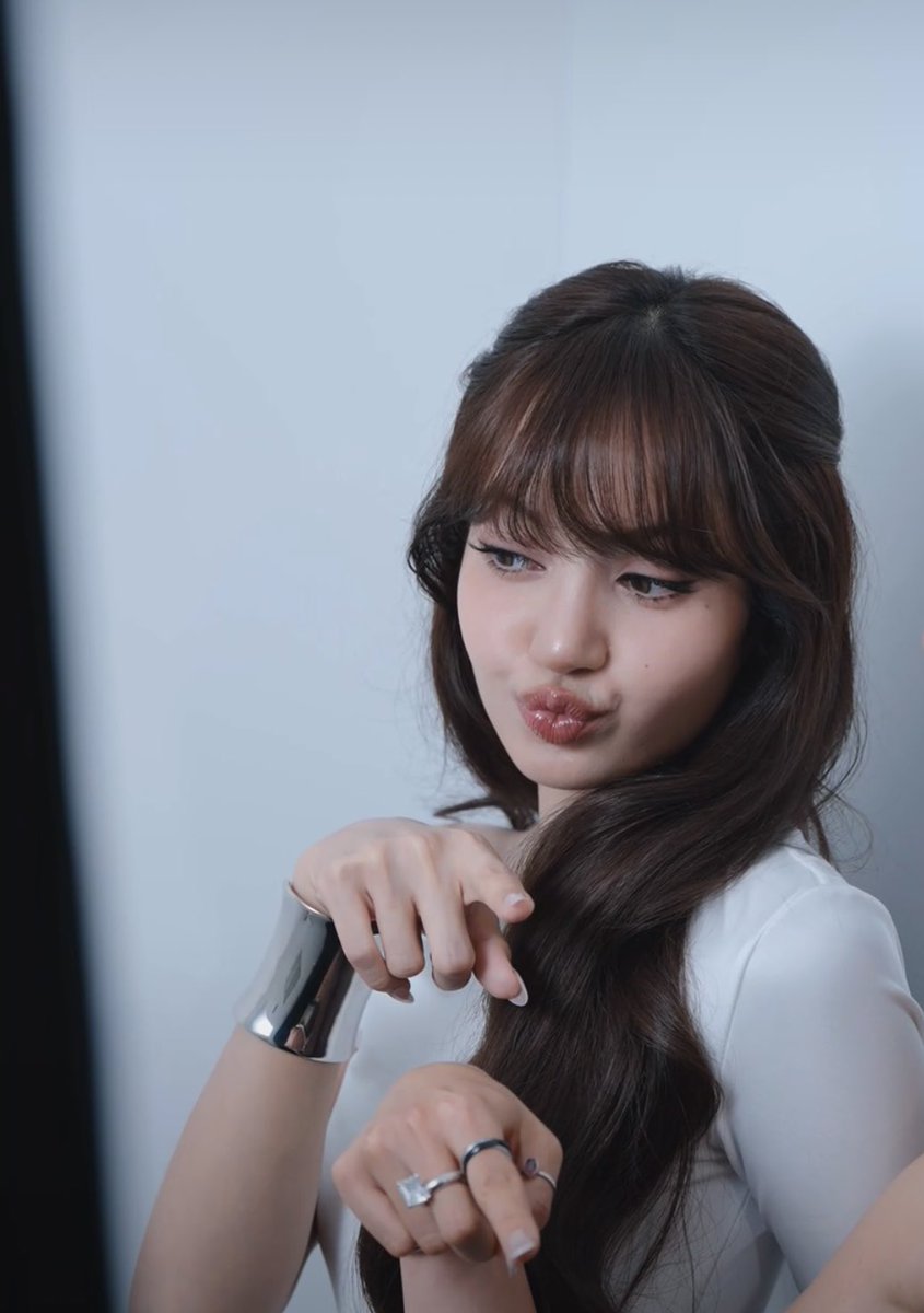 ppeu_life's tweet photo. So cute and pretty at the same time 

#LISAwithULTIMUNE
#ShiseidoThailand
#LISAxSHISEIDO https://t.co/pEjyDhYqgx