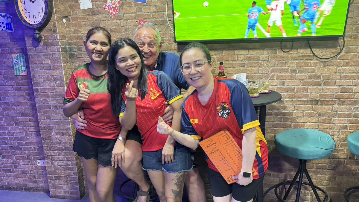 orangebarbkk's tweet photo. ⚽ The World Cup knockout stage is delivering everything we hoped for...

Drama.
Upsets.
Extra time.
Unforgettable moments.
Now it's time for a great Friday night. 🍻
See you at Orange Bar Bangkok! 🍊
#WorldCup2026 #OrangeBarBangkok #BangkokNightlife https://t.co/Tflyzc4Y9h