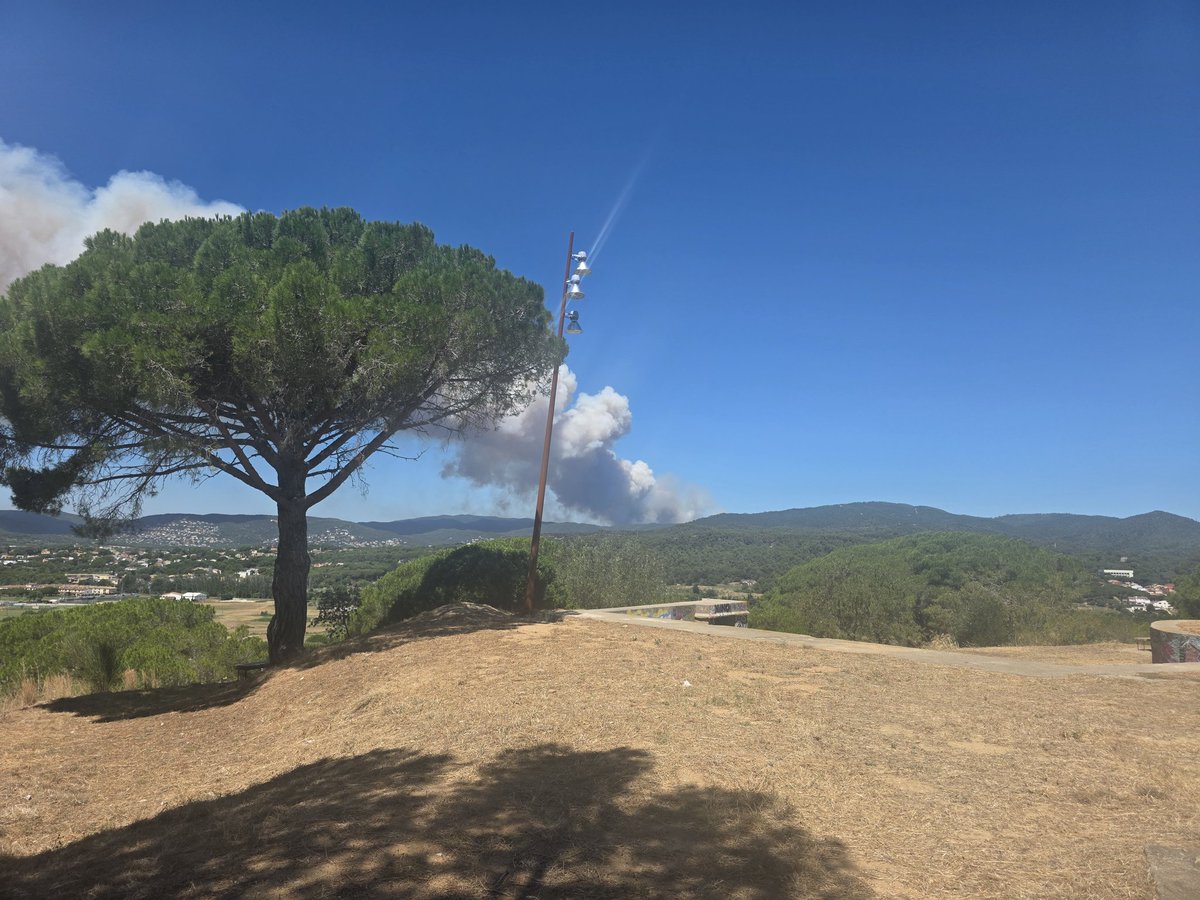 alfaromc's tweet photo. Incendio de la bisbal desde Palamós https://t.co/vaw3lPxOOg