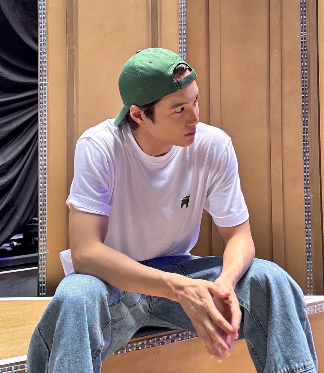 kaidiction's tweet photo. ZKDLIN I LOVE YOU (i think he likes green) https://t.co/EL1DxWY6VR