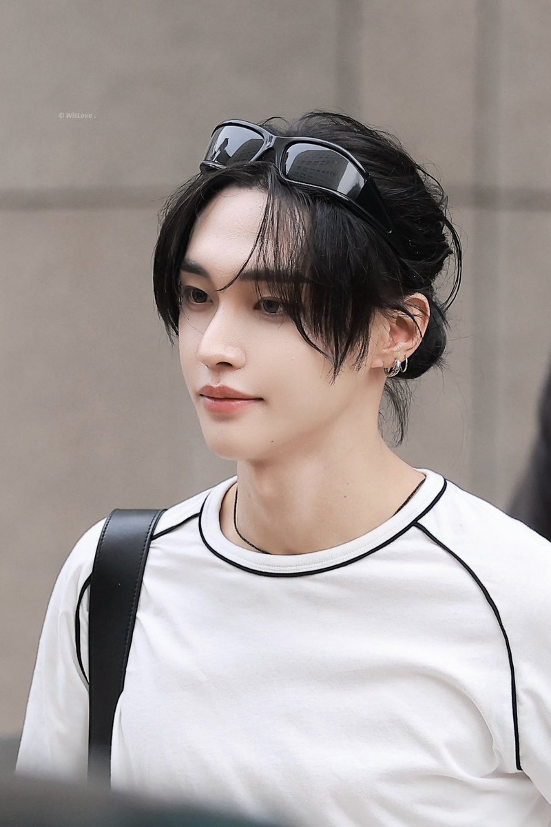 meownbn's tweet photo. The way wonbin can be pretty and handsome at the same time need to be studied https://t.co/80nKoUgbqd