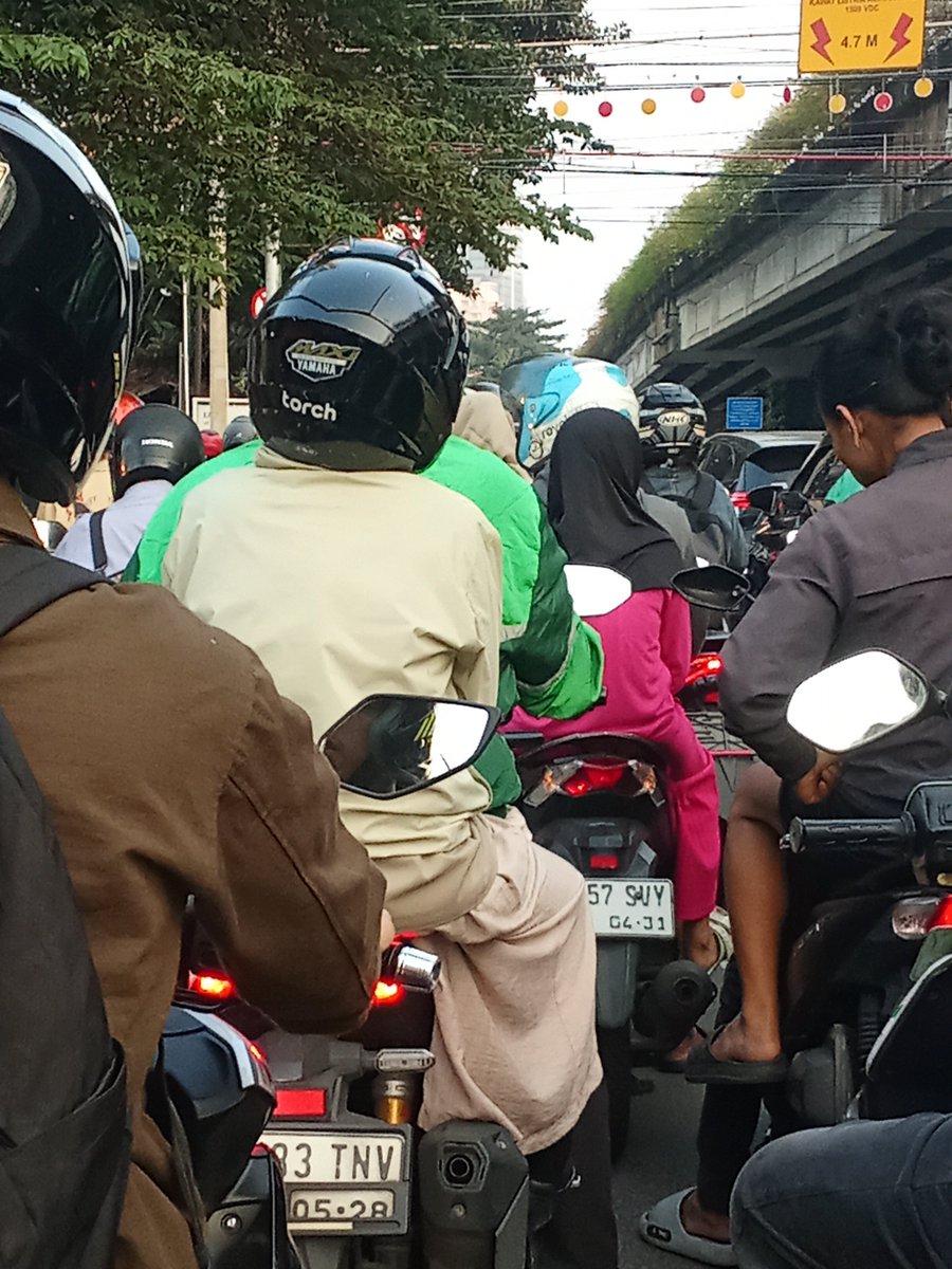 itsric96's tweet photo. @Gendis_JKT48 Lagi otw pulang broks https://t.co/mzyepvsQEv