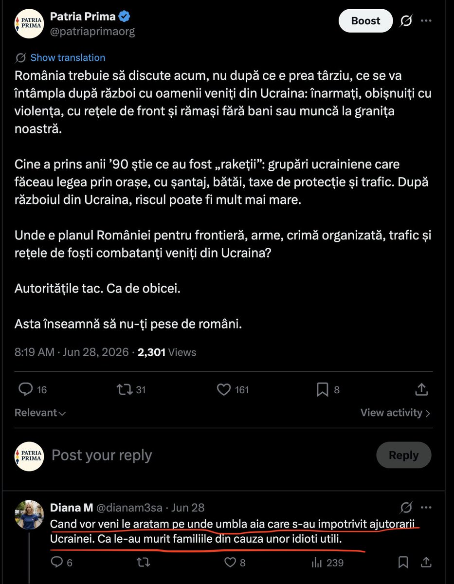 patriaprimaorg's tweet photo. Așa arată creierul spălat de propaganda „Ucraina înainte de România”: ajunge să-și urască propria țară.
Pui o întrebare simplă de securitate națională: ce facem după război cu frontiera, armele, traficul, crima organizată și foștii combatanți veniți din Ucraina? Mai ales că avem deja experiența anilor ’90.

Răspunsul lor? Când vin ucrainenii, le arătăm unde gasesc românii care n-au aplaudat suficient „ajutorarea Ucrainei”. Adică românii care n-au vrut să sărăcească pentru alt stat.

Asta e bula care aplaudă Legiunea Română Getica și pe toți antiromânii care pun interesele Ucrainei peste interesele României. Un stat cu care n-am avut niciodată relații simple sau prietenoase a devenit sfânt, iar românii care pun întrebări au devenit ținte.

Asta nu mai e solidaritate. E fanatizare antiromânească.

Și exact de asta trebuie discutat acum, nu după ce e prea târziu. Pentru că oamenii ăștia nu trebuie tratați ca repere morale, ci ca exemplu viu de radicalizare împotriva propriei țări.