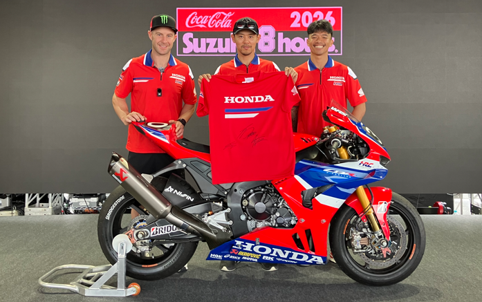 HondaBike_hmj's tweet photo. ＃鈴鹿8耐 のHondaブースで販売しております、『Honda オリジナルTシャツ』👕
現地限定発売となっております！
8耐お土産にいかがですか？

※販売するTシャツにサインは入っておりません https://t.co/HQC5fhBuIm