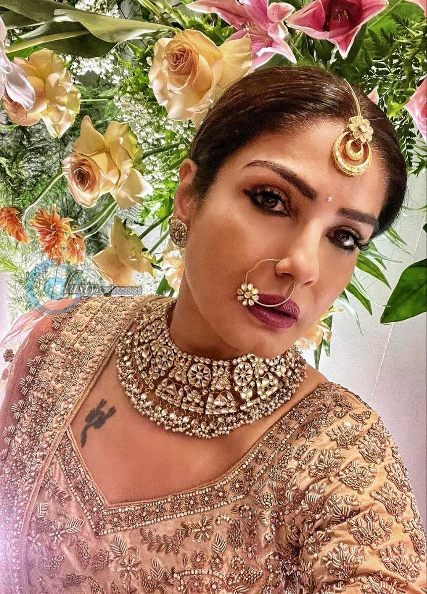 sportsbazzT20's tweet photo. There is always a sexy aunty exists in every marriage ceremony🥵 https://t.co/oK1rcDPc3R