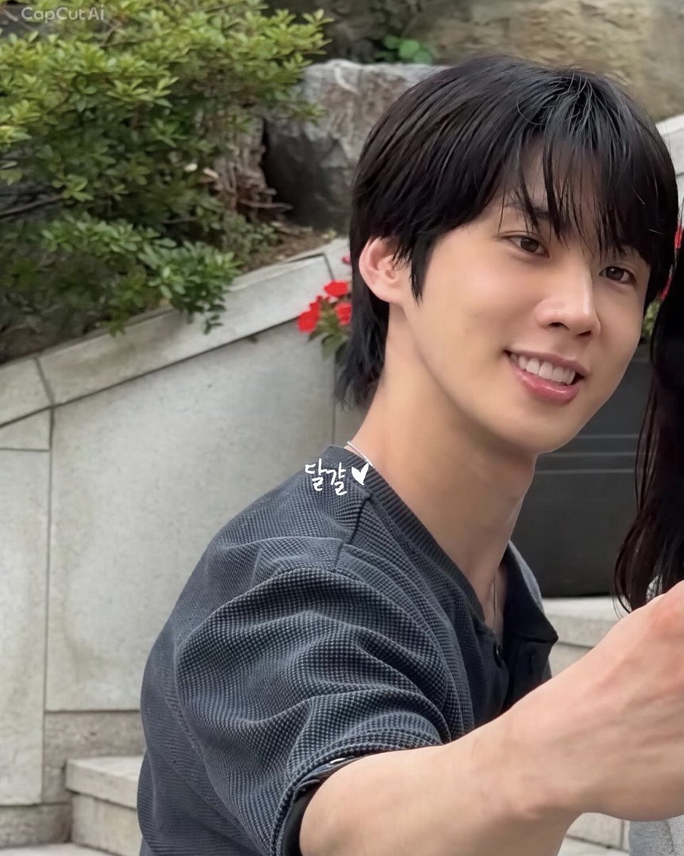 dalgyaaal's tweet photo. 나 대문자 S임에도 너 없으면 어떻게 살지..란 상상을 해보았따🥹
(이찬우 없음 못 살아! 옆에 평생 붙어있어야지🤭)

셀카 찍고있는 나랑 찬우 찍어준 그대들 감사인사드려욤💗
#이찬우 #배우이찬우 #leechanwoo   260627 https://t.co/phVXIY0LCK