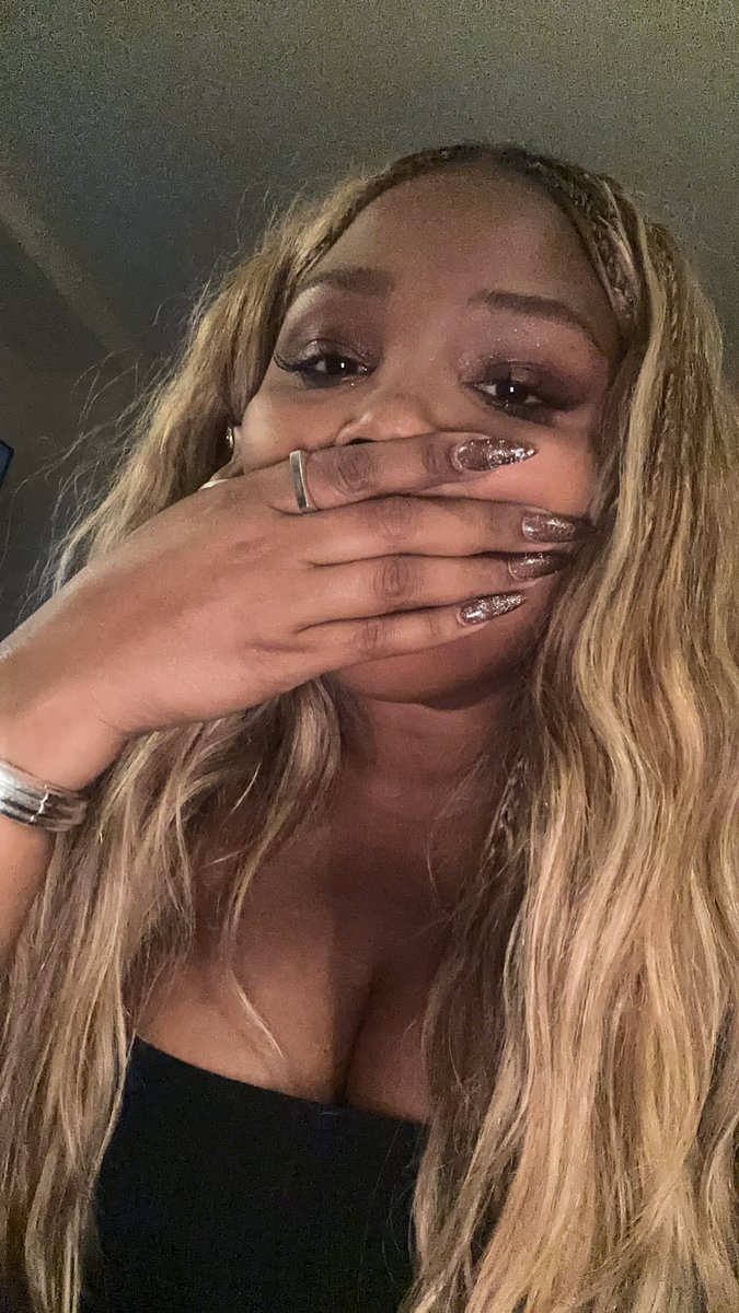 lizzo's tweet photo. I’m weeping on the floor— nobody knows what I’ve been going through privately. Its been a roller coaster—
Sometimes I feel like my hands are tied behind my back and life is whooping my ass. But I wake up EVERY DAY and declare victory, even through the sleepless nights even through the tears, even through my nervous system being so shot I can barely go through a day without physical pain. But I’ve been working my ass off grinding and praying and speaking to people who I love and loving them back. I am truly blessed and covered and God is reminding me who I am and what He made me to do. No weapon formed against me will prosper— no vicious attacks from people who don’t even know me will stick. I will continue to glow and shine, because that’s what I do. TO EVERYONE WHO HAS SHOWN ME LOVE ON THE INTERNET AND REAL LIFE I LOVE YOU. And ABOUT DAMN TIME IS MY 2ND BILLIONTH STREAMED RECORD!!!! AHHHHHHHH