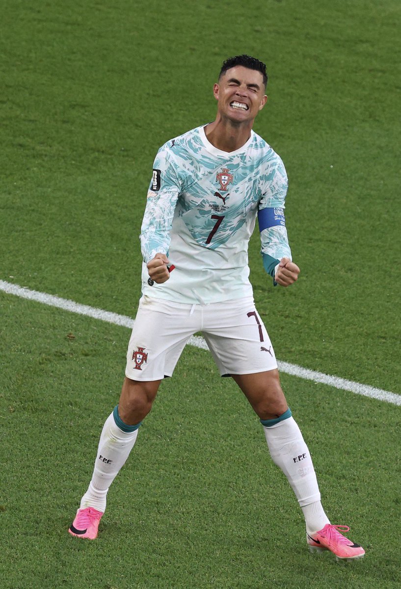 FanbrizioRonald's tweet photo. You are with me or Messi ???

Cr7 Ronaldo https://t.co/p2Zvhzb8Ij