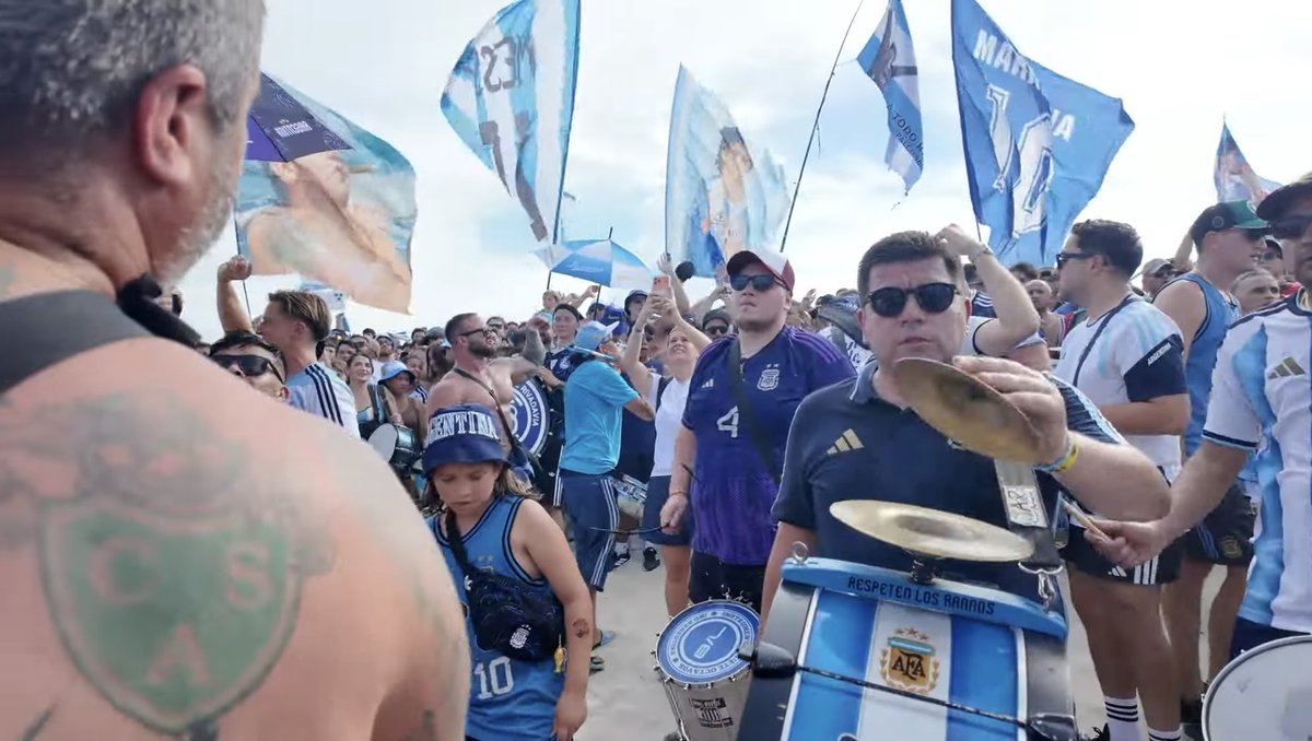 SarmientoOut's tweet photo. BANDERAZO ARGENTINA - MIAMI https://t.co/JZCox9Gcqf
