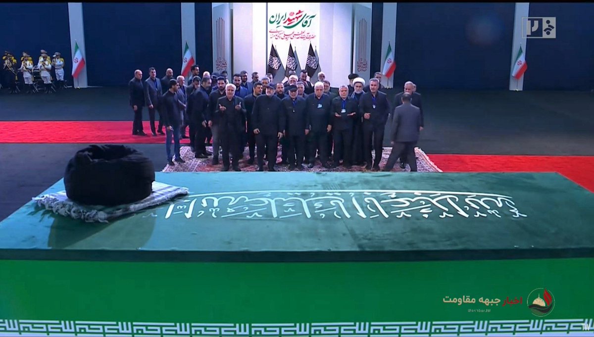 RozaJaparova's tweet photo. حضور مقاتلة الحشد الشعبي في مراسم توديع جسد القائد الخامنئي رسالة للعالم: درب القدس ومكافحة الاستكبار مستمران بعزم لا يلين. هذا الشهيد قدوة لكل أحرار العالم.
#لبيك_يا_خامنه_ای‌ https://t.co/te9QAPChG8