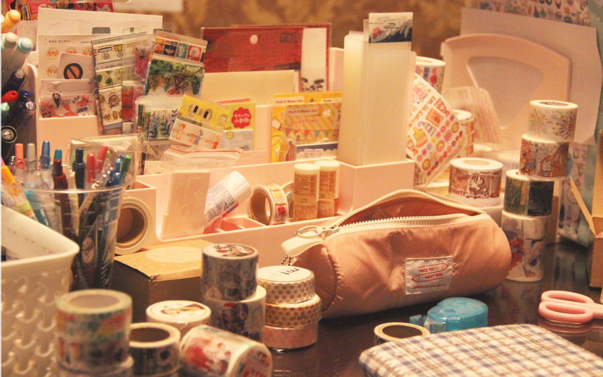 strax300's tweet photo. Tired of cluttered old stuff at home Sort through your vintage books, decor and kitchenware this weekend—some treasures deserve a new home, and others could make someone else’s day. https://t.co/gXm10nHkuf