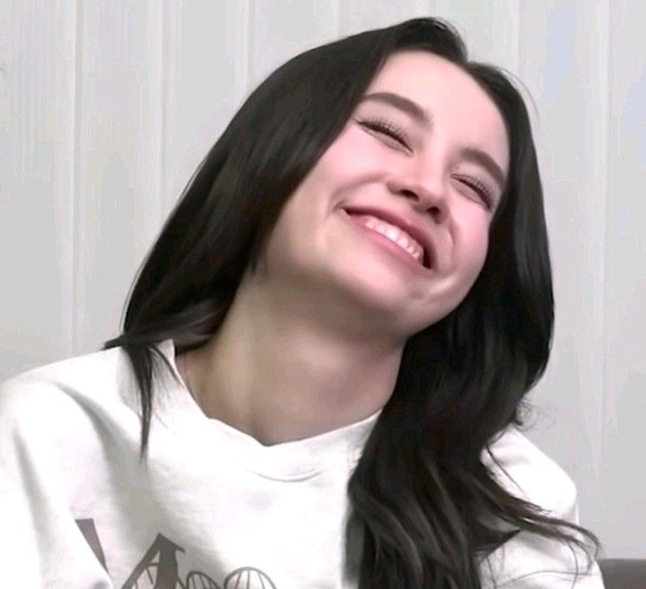 syllvasz's tweet photo. estou a madrugada toda fazendo os chaveiros de brinde pro FM das meninas e tá ficando tudo tão lindo 🥹 eu já chorei imaginando o quanto vai ser incrível #lmsy https://t.co/osWFdyndxj