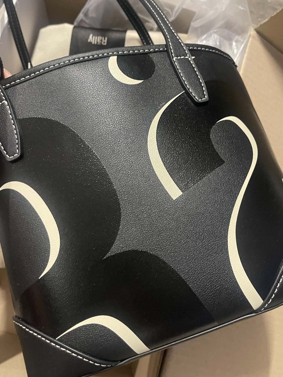 cigarpray's tweet photo. Rally Mini Leather Tote Black

🖤 3,590 free ems อุปกรณ์ครบ

#rallymovement #rallymovementส่งต่อ https://t.co/0C768HHKcz