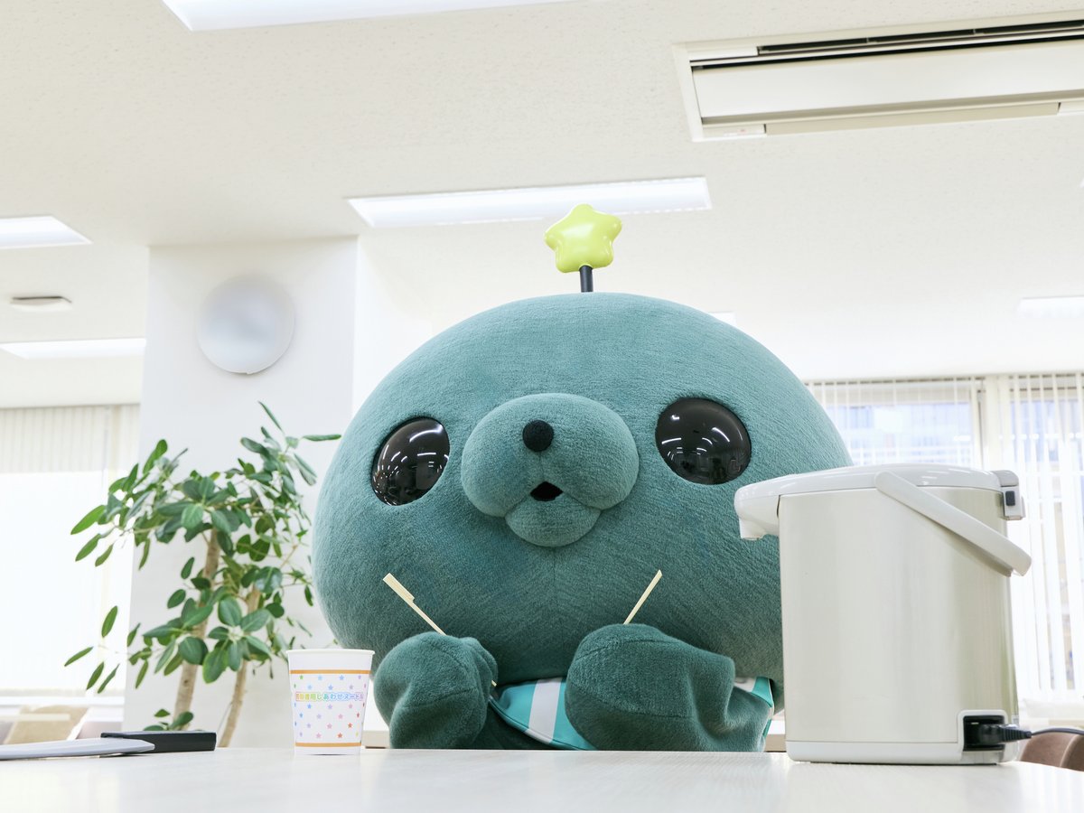 FURYU_prize's tweet photo. #タマ がプライズ業界の仕事をお手伝い
～お昼休憩～

#教育バイト https://t.co/MvQiLg8PEB