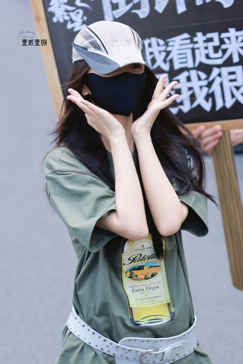 nianxiangsi's tweet photo. 030726 | #长生骨 filming day 4

Yu Shuxin has arrived at the makeup station this afternoon and of course, she’s already greeting everyone with the most energetic, cutest hellos ever!

© 壹丨虞书欣 on weibo

#YuShuxin #虞书欣 #LoveInTheShell #念相思 https://t.co/svpB6hickp