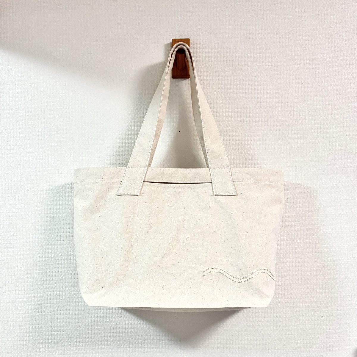 nichi2kaban's tweet photo. 買い物用トートバッグの試作続き〜
前作を部分的に解体して再構築🪡

#ハンドメイド
#ハンドメイド好きさんと繋がりたい https://t.co/nGAUevtwHD